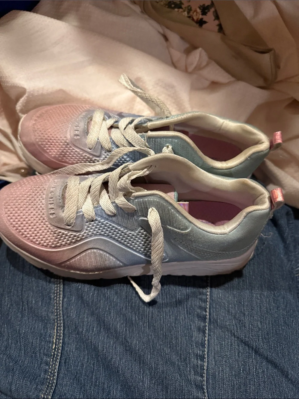 Skechers soft pastel